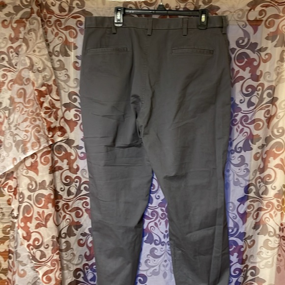Men’s Haggar Dress Pants Gray Classic Fit - Picture 2 of 3